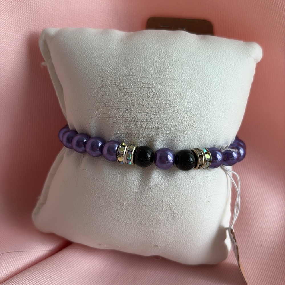🟢 Hand Crafted Purple and Black Beaded Bracelet